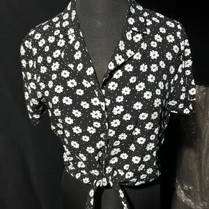 Forever 21 Daisy Floral Tie-Front Cropped Button Down NWT